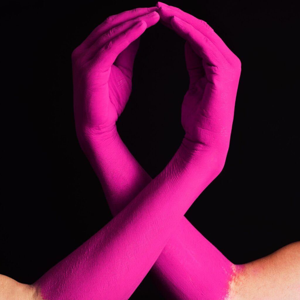 2 hands showing breast cancer symbol